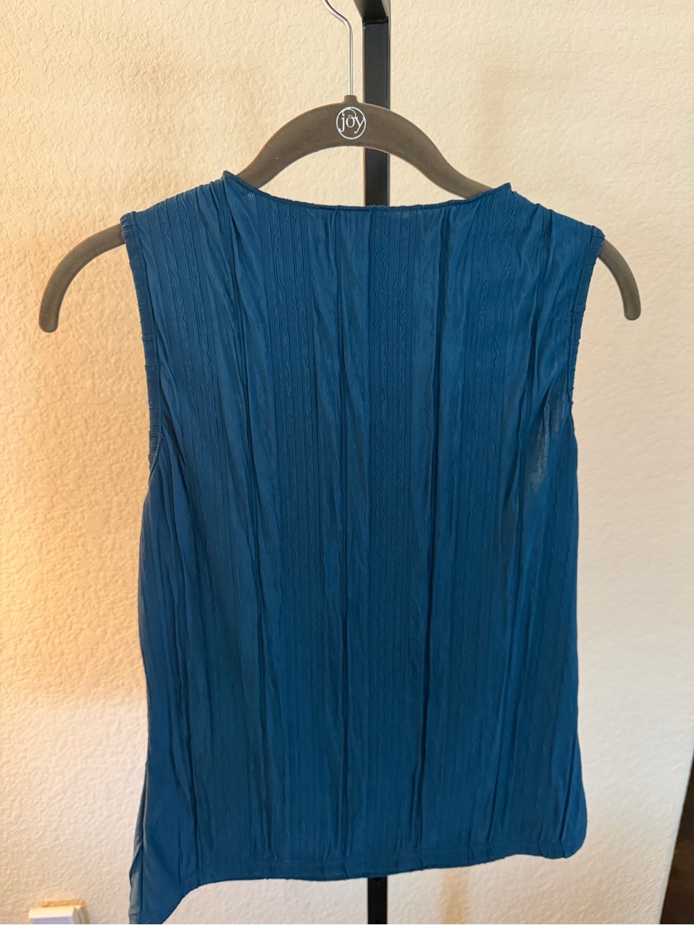 Amazon Women's Sleeveless Crinkle Tank Top - Deep Teal Blue
